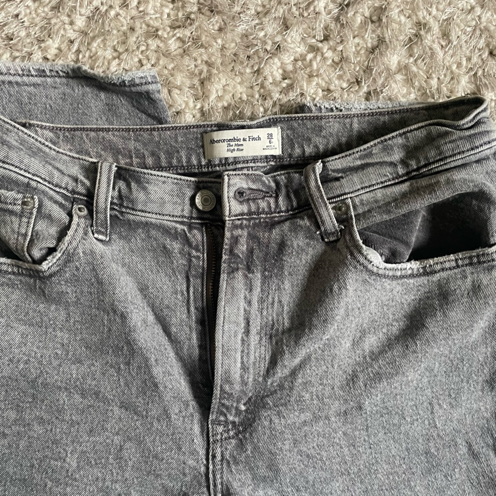 A&F the mom Jean - Picture 2 of 4